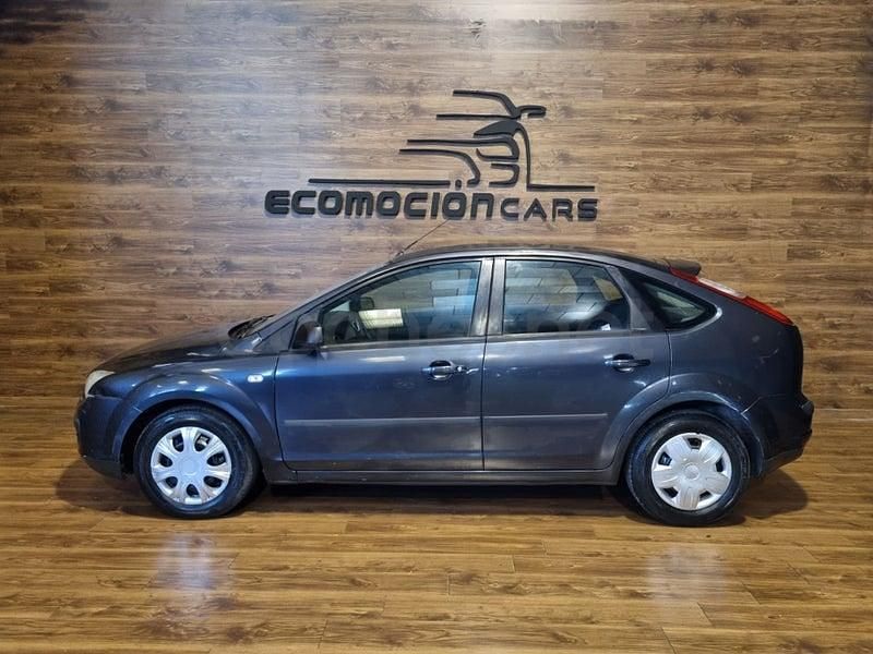 Usado Ford Focus Ambiente 90 CV (66 kW) 2006 Gris / plata Berlina