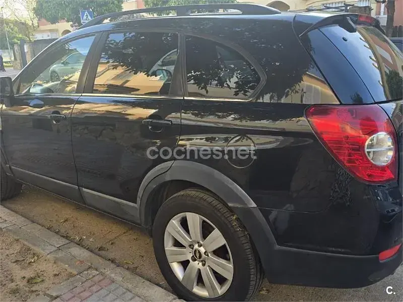 Usado Chevrolet Captiva LT 150 CV (110 kW) 2010 Negro SUV