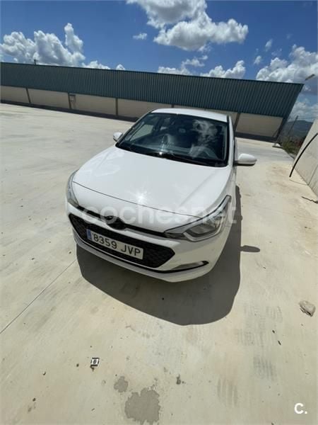 Blanco Usado 2016 Hyundai i20 Berlina | 7500 € (Buen precio) - Imagen 1/4