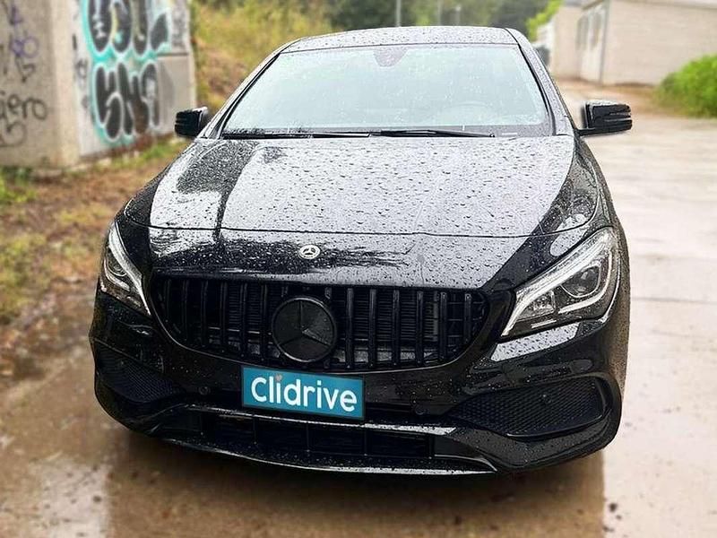 Usado Mercedes CLA180 122 CV (89 kW) 2018 Negro Berlina