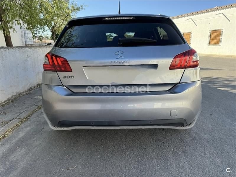 Usado Peugeot 308 Style 120 CV (88 kW) 2017 Gris / plata Berlina
