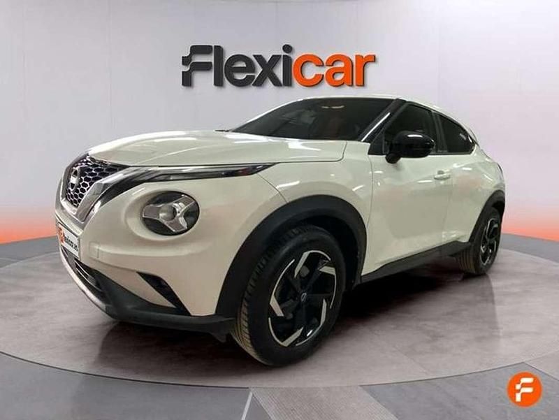 Używany Nissan Juke Acenta 114 KM (83 kW) 2024 Biały SUV