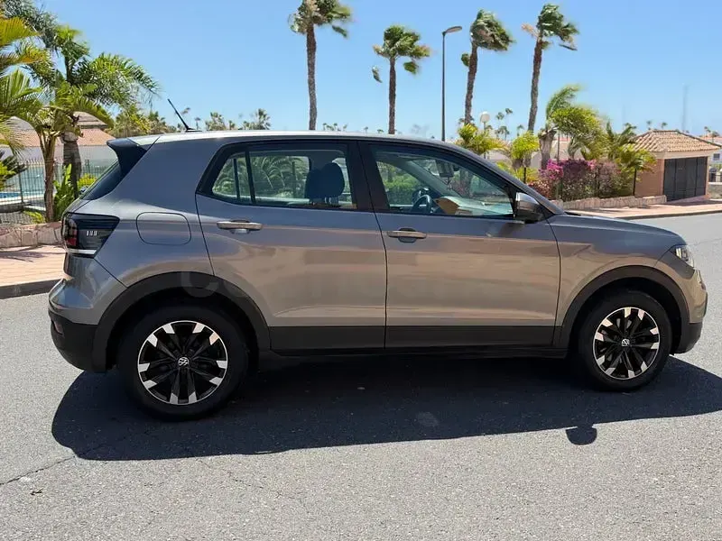 Usado VW T-Cross Advance 95 CV (69 kW) 2021 Gris / plata SUV