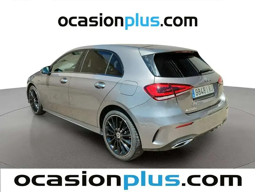Usado Mercedes A250 218 CV (160 kW) 2021 Gris Utilitario