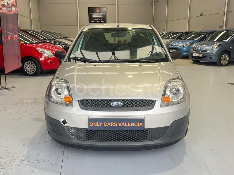 Usado Ford Fiesta Ambiente 68 CV (50 kW) 2008 Gris / plata Berlina