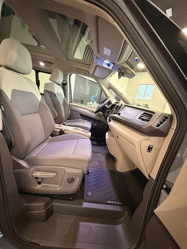 Usado VW Multivan Style 218 CV (160 kW) 2022 Gris Van