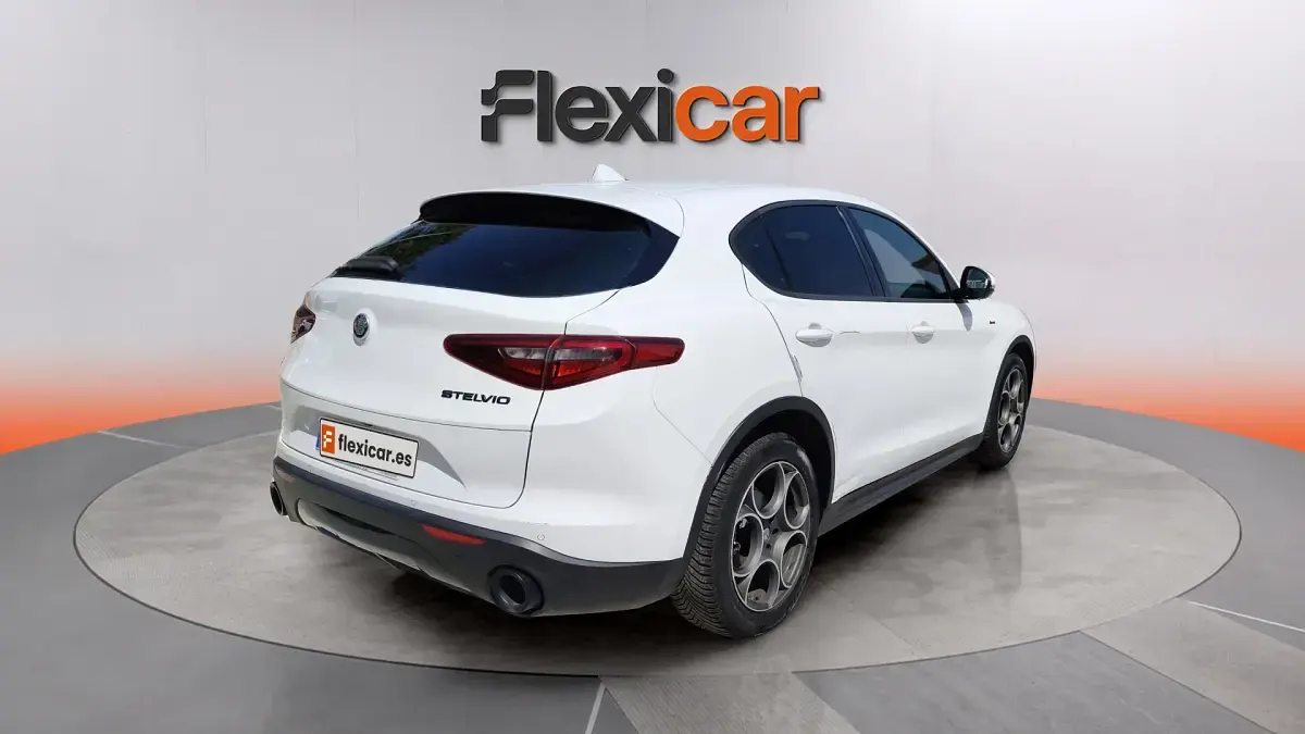 Usado Alfa Romeo Stelvio Executive 160 CV (117 kW) 2020 Blanco SUV