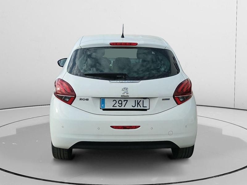 Usado Peugeot 208 Allure 99 CV (72 kW) 2015 Blanco Utilitario