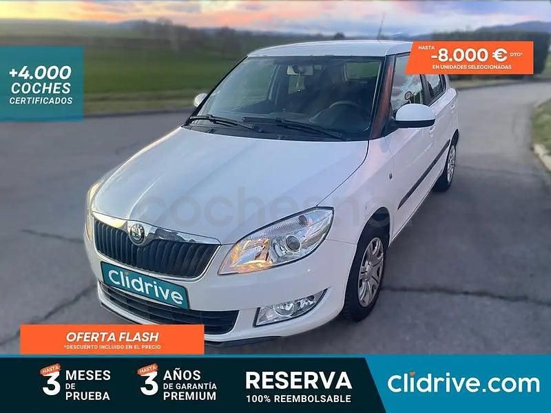 Blanco Usado 2012 Skoda Fabia Ambition Berlina | 4590 € (Precio justo) - Imagen 1/3