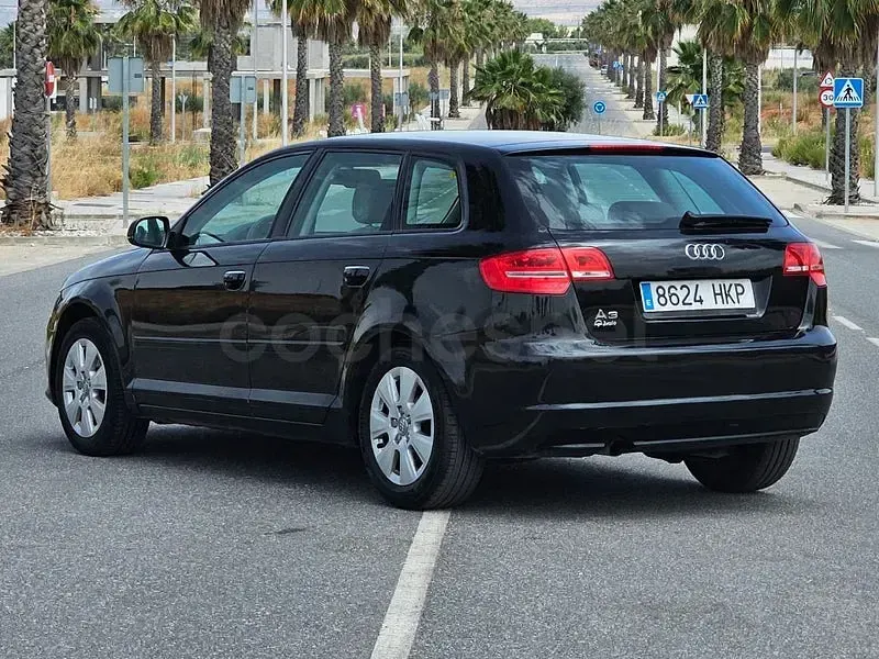 Usado Audi A3 Attraction 105 CV (77 kW) 2013 Negro Berlina