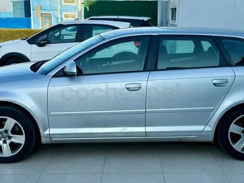 Usado Audi A3 Sportback Attraction 125 CV (91 kW) 2009 Gris / plata Utilitario