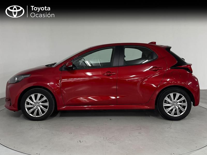 Usado Toyota Yaris Hybrid Active 116 CV (85 kW) 2024 Rojo Berlina