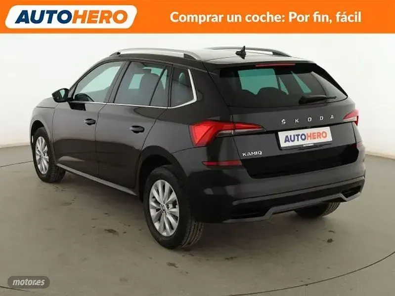 Usado Skoda Kamiq Ambition 110 CV (80 kW) 2022 Negro SUV