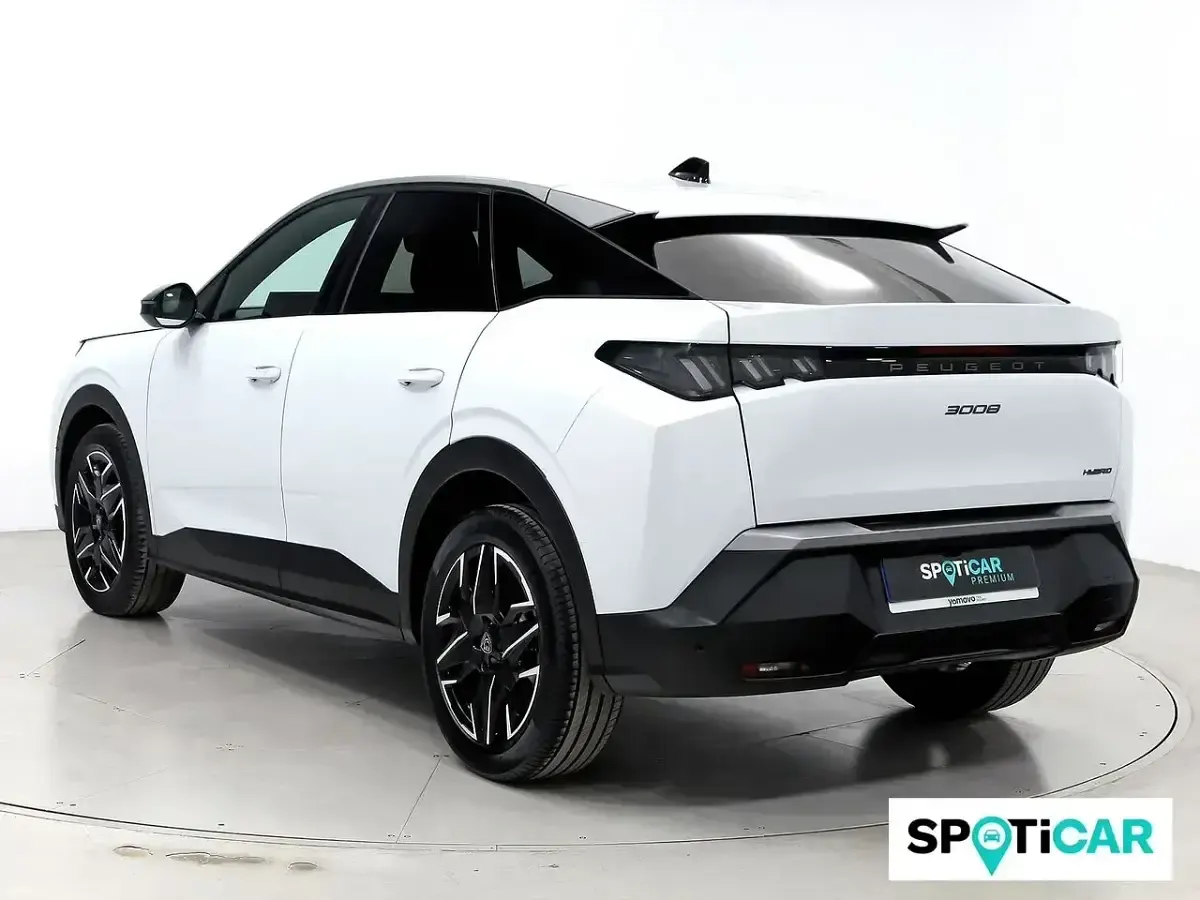 Usado Peugeot 3008 Allure 136 CV (100 kW) 2024 Blanco SUV