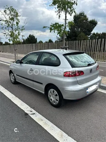 Usado Seat Ibiza Stella 75 CV (55 kW) 2004 Gris / plata Utilitario