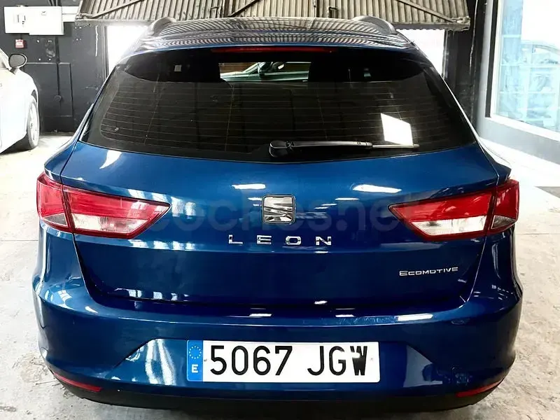 Usado Seat Leon Xperience 110 CV (80 kW) 2015 Azul Familiar
