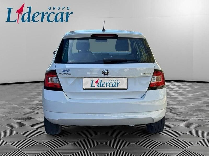 Usado Skoda Fabia 75 CV (55 kW) 2016 Blanco Berlina