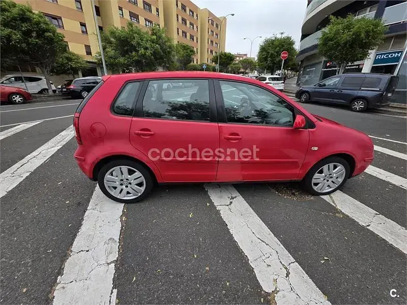 Usado VW Polo Trendline 75 CV (55 kW) 2005 Rojo Utilitario