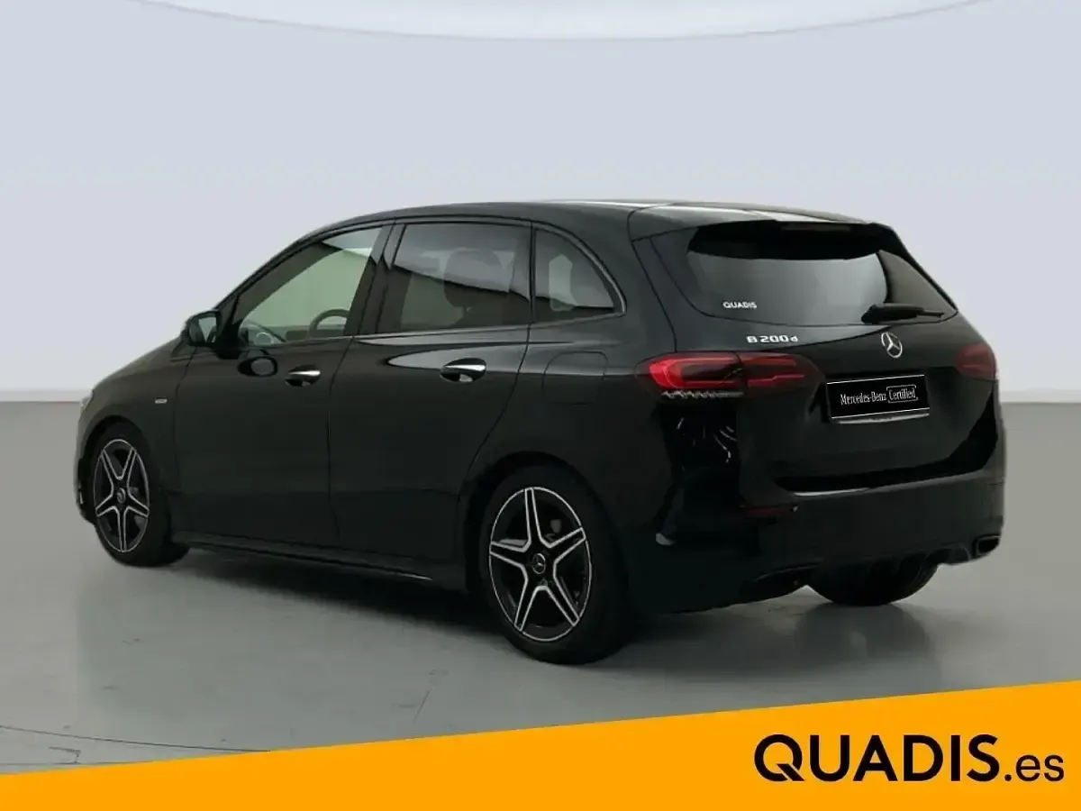 Usado Mercedes B200 150 CV (110 kW) 2021 Negro Utilitario