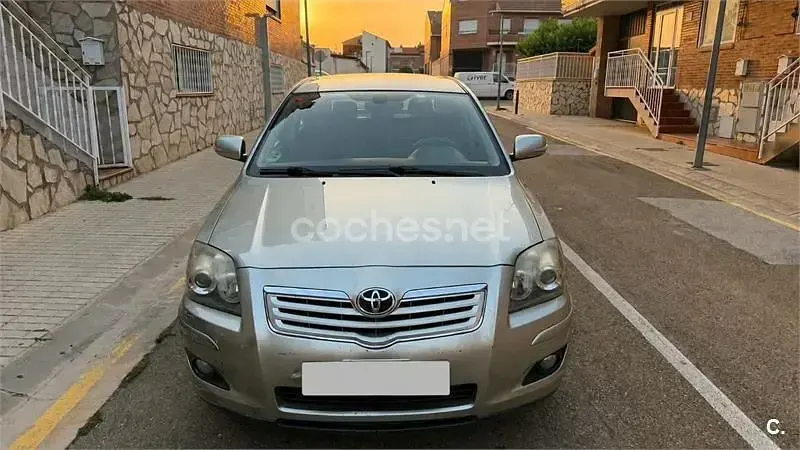 Usado Toyota Avensis Active 126 CV (92 kW) 2008 Beige Berlina