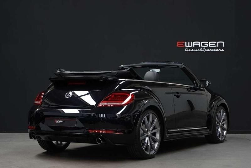 Usado VW Beetle Cabriolet R-line 220 CV (161 kW) 2017 Negro Descapotable