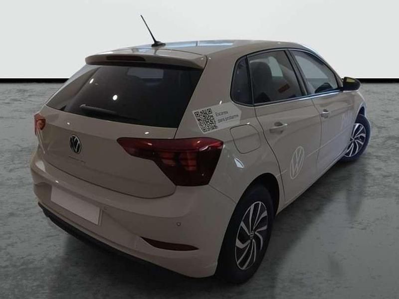 Usado VW Polo 95 CV (69 kW) 2023 Gris Utilitario