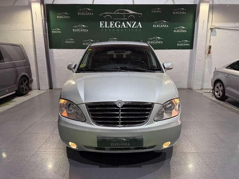 Usado SsangYong Rodius Limited 165 CV (121 kW) 2012 Gris / plata Monovolumen