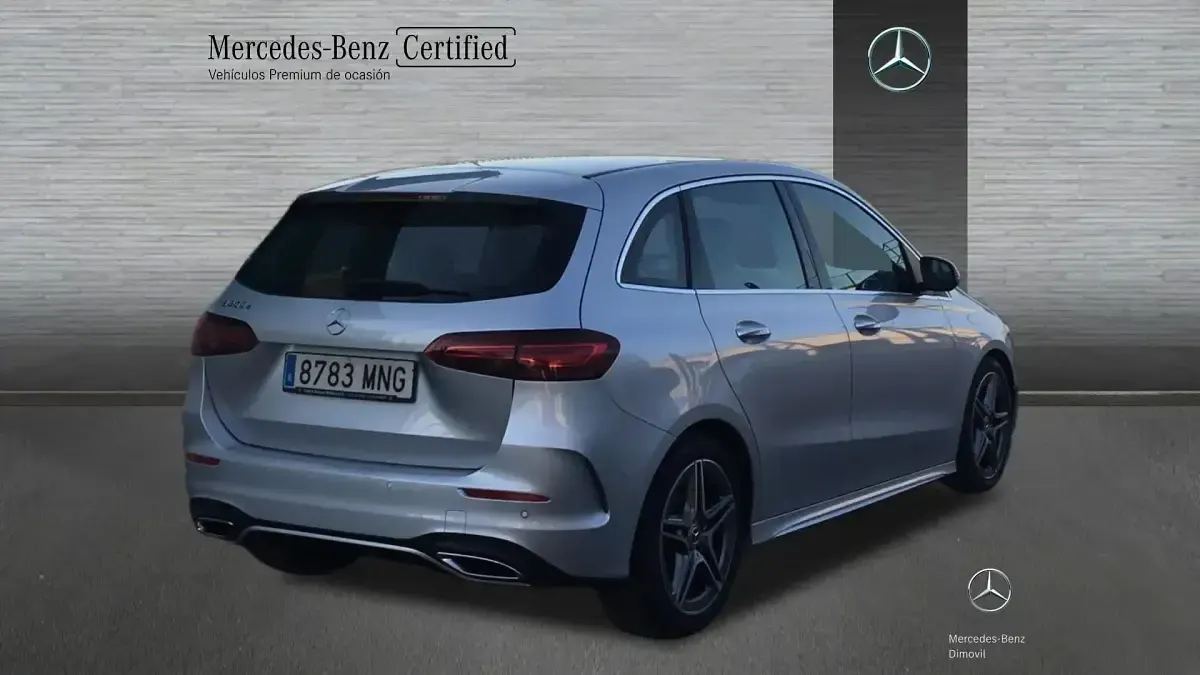 Usado Mercedes B200 AMG line 150 CV (110 kW) 2023 Gris / plata Utilitario