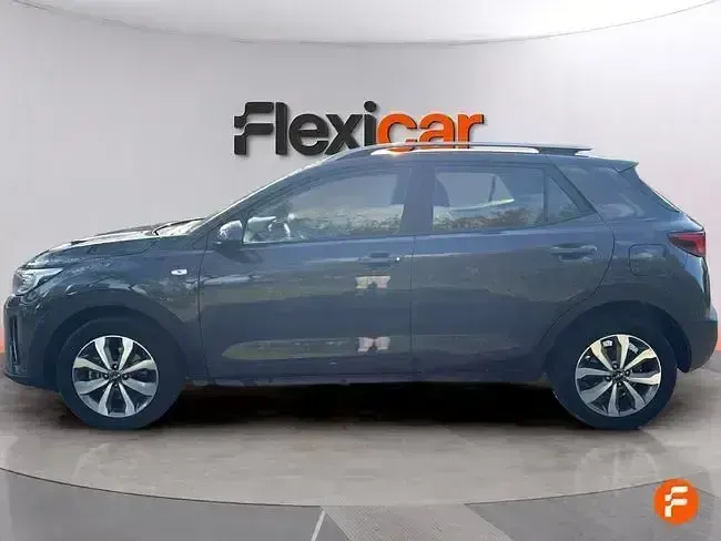 Usado Kia Stonic 84 CV (61 kW) 2022 Gris SUV