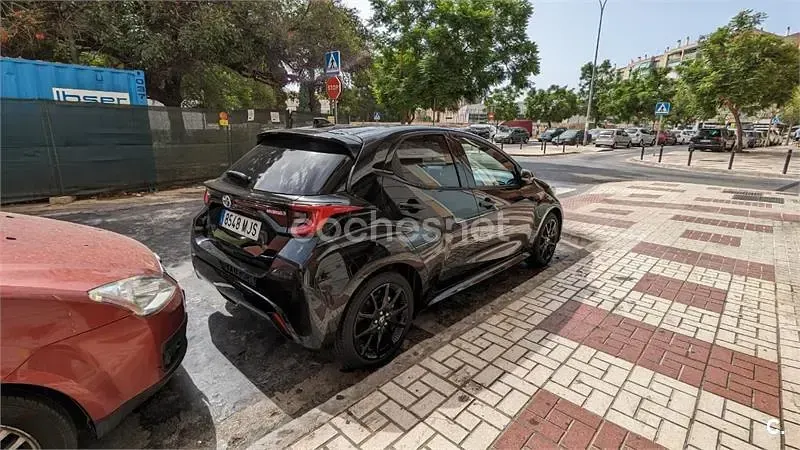 Usado Toyota Yaris Hybrid Style 116 CV (85 kW) 2023 Negro Berlina