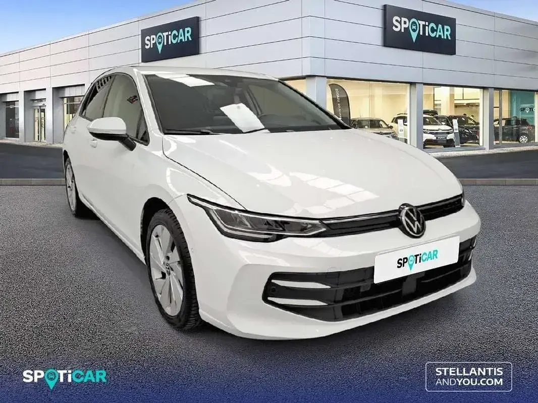 Begagnad VW Golf VIII 116 HK (85 kW) 2025 Vit Halvkombi