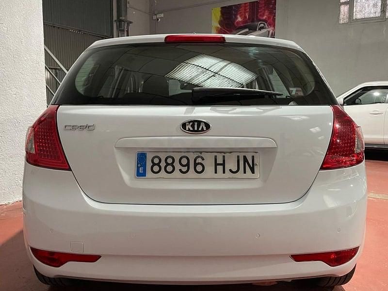Usado Kia Ceed Plus 105 CV (77 kW) 2012 Blanco Utilitario