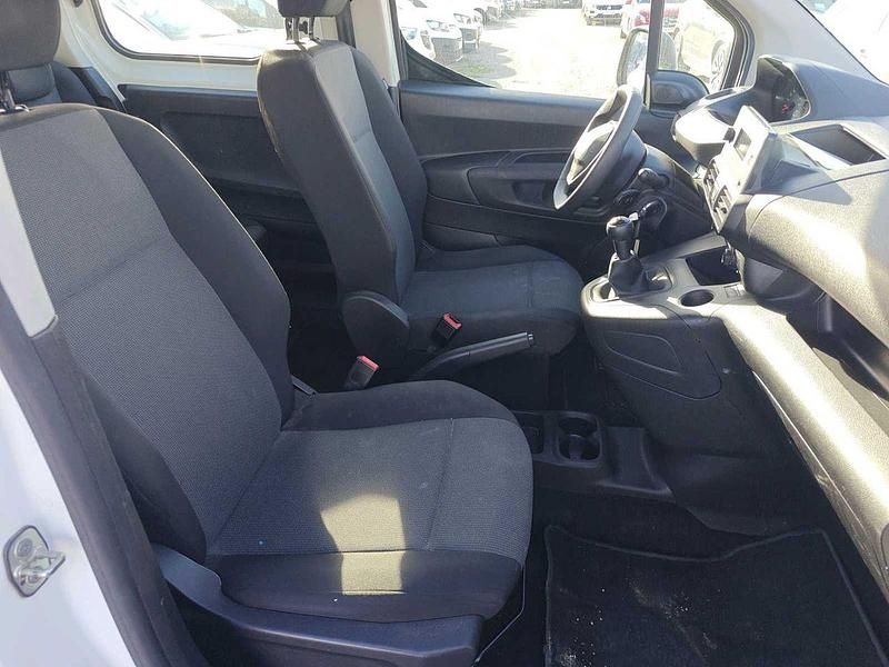 Usado Peugeot Rifter Access 100 CV (73 kW) 2020 Blanco Monovolumen