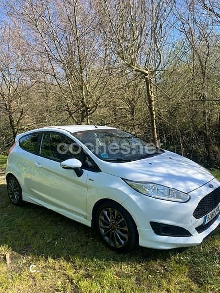 Usado Ford Fiesta ST-Line 95 CV (69 kW) 2017 Blanco Berlina