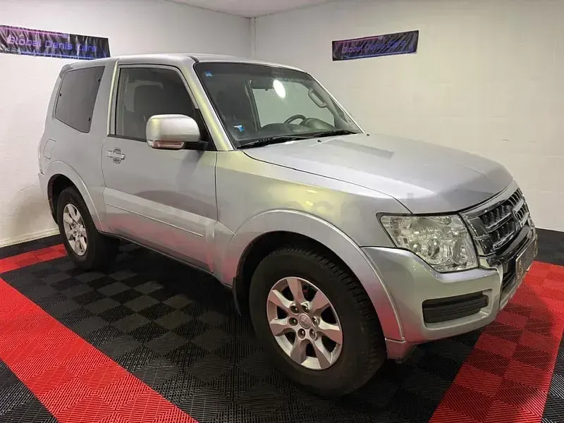 Usado Mitsubishi Montero 190 CV (139 kW) 2016 Gris / plata SUV