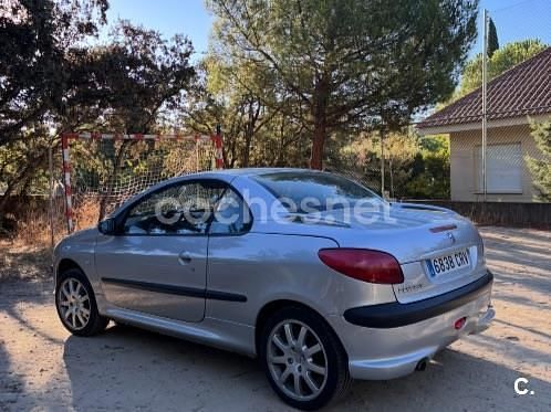 Gris / plata Usado 2004 Peugeot 206 Descapotable | 1800 € - Imagen 1/4