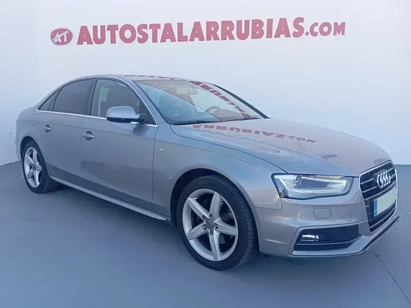 Usado Audi A4 S-Line 150 CV (110 kW) 2015 Gris / plata Berlina