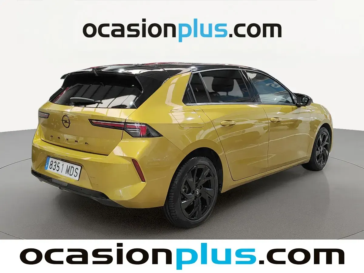 Usado Opel Astra GS Line 131 CV (96 kW) 2023 Amarillo Utilitario