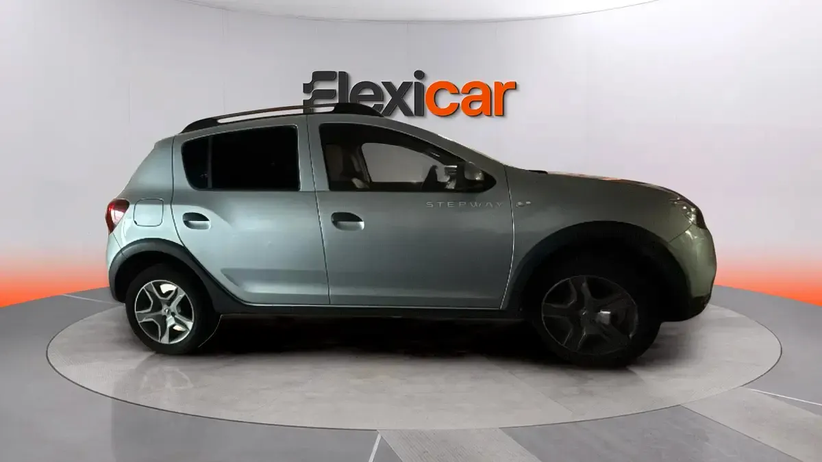 Usado Dacia Sandero Comfort 91 CV (66 kW) 2019 Gris Berlina