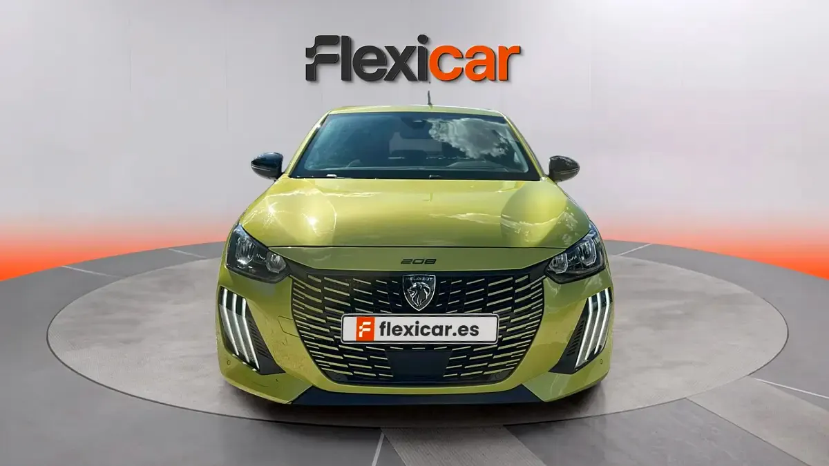 Usado Peugeot 208 Allure 101 CV (74 kW) 2025 Amarillo Utilitario