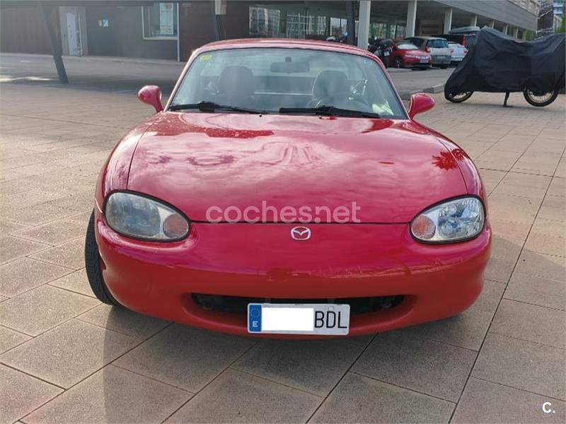 Usado Mazda MX5 110 CV (80 kW) 2000 Rojo Descapotable
