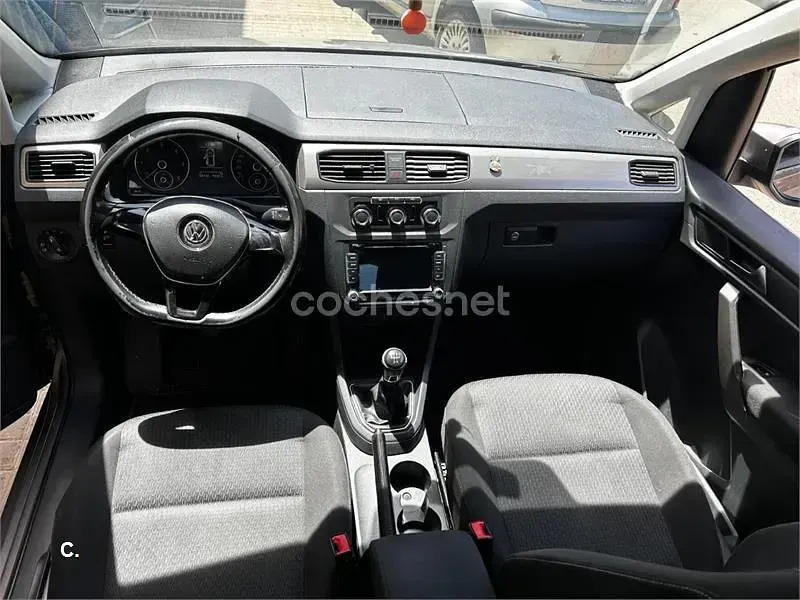 Usado VW Caddy Trendline 102 CV (75 kW) 2018 Gris / plata Monovolumen