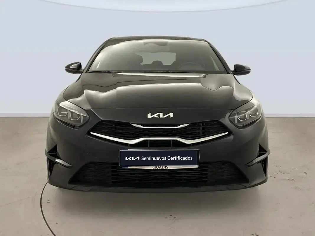 Usado Kia Ceed Style 100 CV (73 kW) 2025 Negro Utilitario