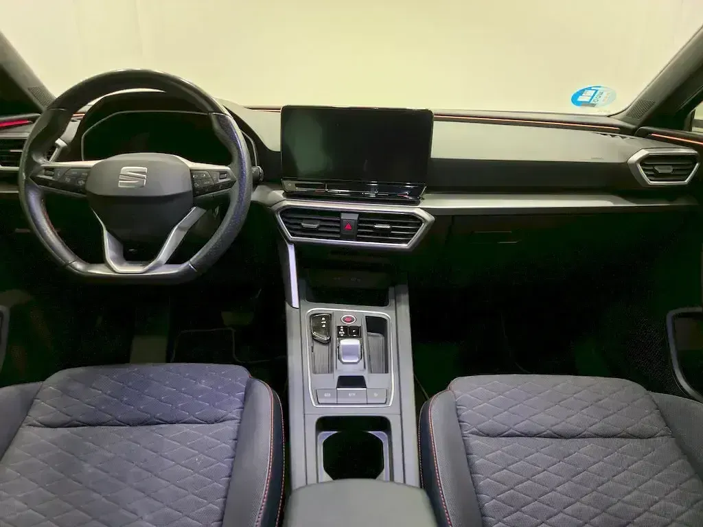 Nuevo Seat Leon FR 150 CV (110 kW) 2026 Rojo Berlina