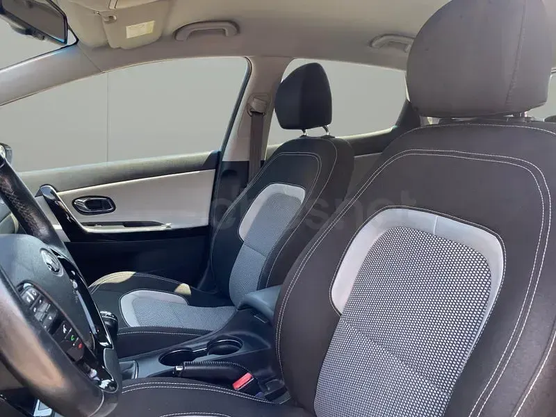 Usado Kia Ceed GT 128 CV (94 kW) 2015 Gris / plata Berlina