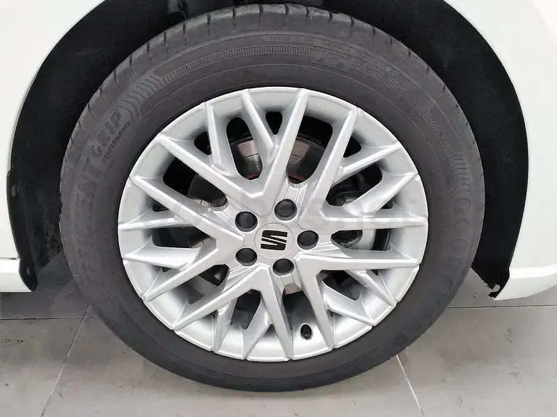 Usado Seat Ibiza FR 115 CV (84 kW) 2025 Blanco Utilitario