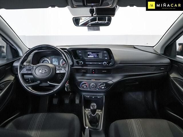 Usado Hyundai i20 101 CV (74 kW) 2022 Gris Berlina