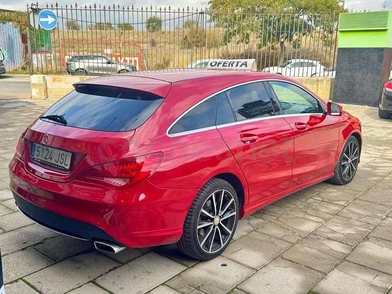 Usado Mercedes CLA220 Shooting Brake Urban 177 CV (130 kW) 2016 Rojo Familiar