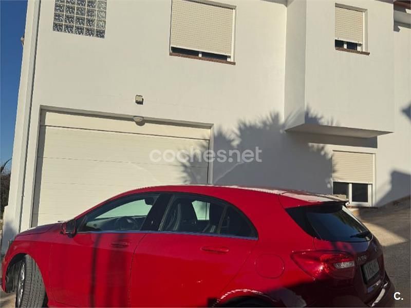 Usado Mercedes A180 Urban 109 CV (80 kW) 2014 Rojo Berlina