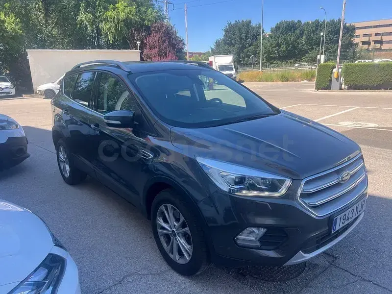 Usado Ford Kuga Titanium 120 CV (88 kW) 2018 Gris / plata SUV